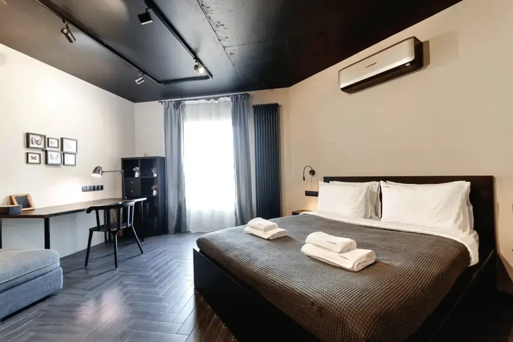 Сочи: Апартаменты Red Apartments Виктория Осень