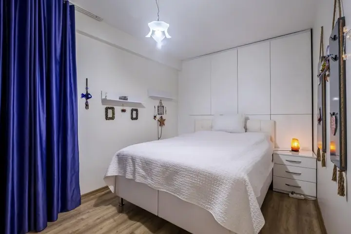 Стамбул: Flat With Rainbow Themed Design in Goztepe