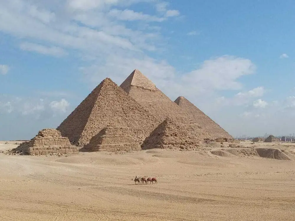 Каир: STEPS IN Pyramids View