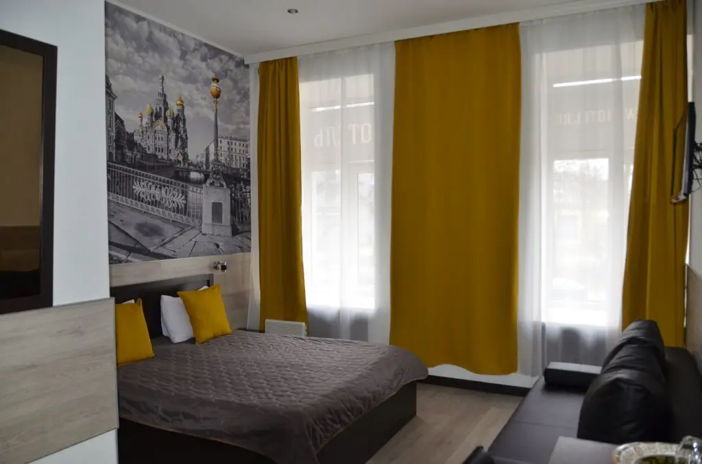 Санкт-Петербург: White Black Home Hotel