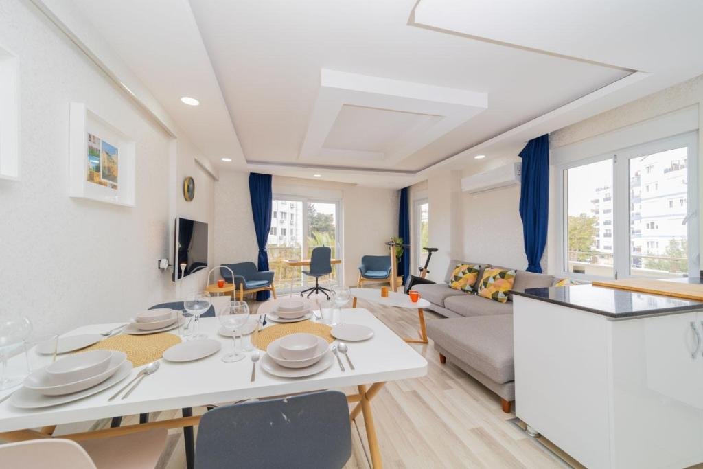 Анталья: Comfortable Home Near Beach w Balcony in Antalya