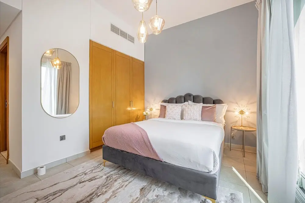 Дубай: Large Terrace and Pool View - 2 Br - Next to Mall