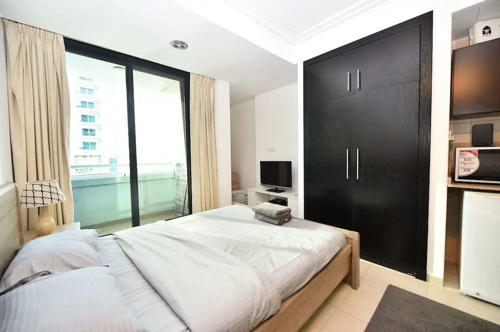 LZZ - Furnished Studio with Balcony — фото 1