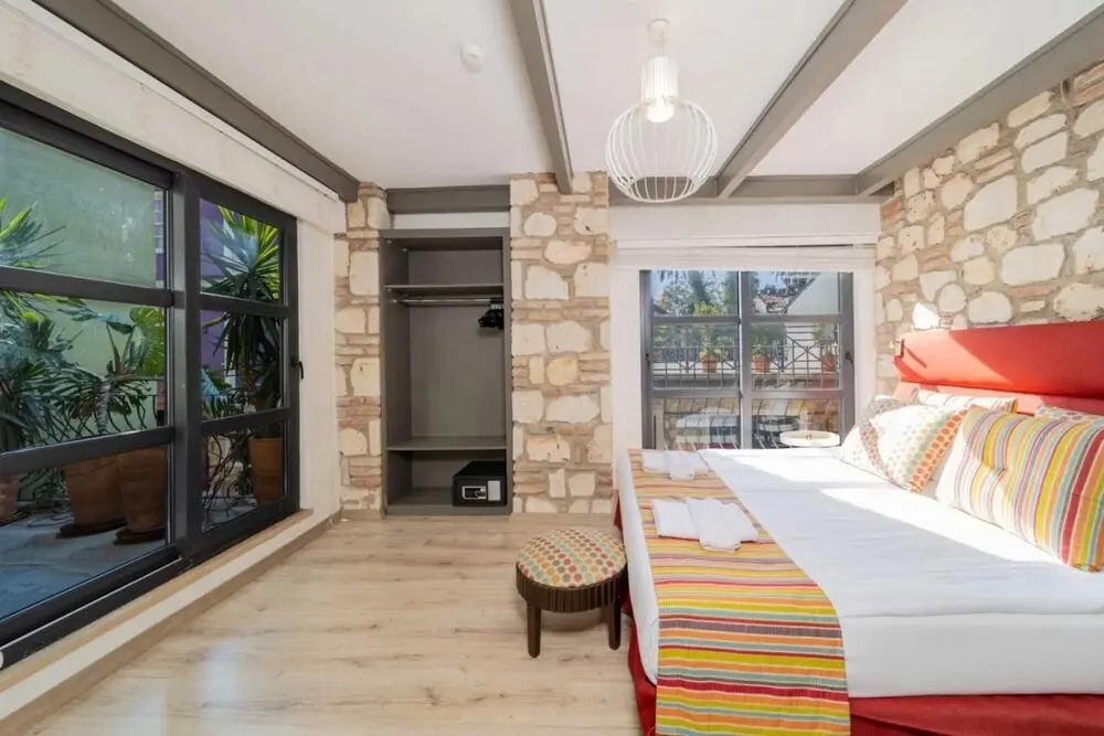 Анталья: Pleasant Hotel Room Near Hadrian s Gate