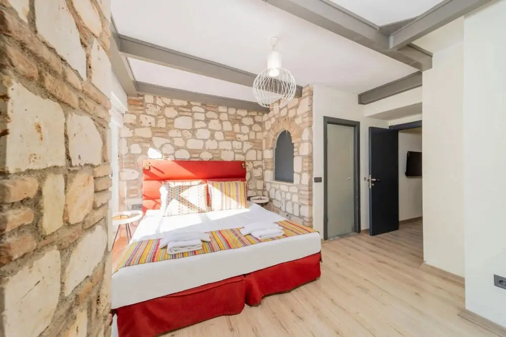 Анталья: Pleasant Hotel Room Near Hadrian s Gate