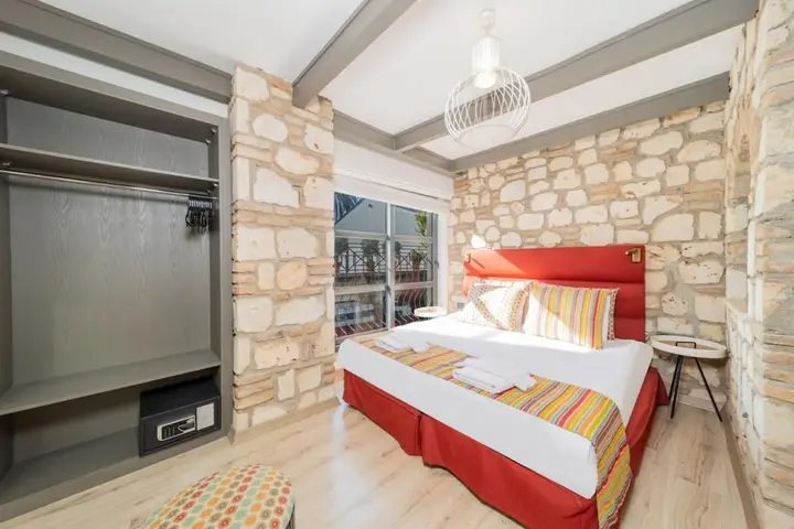 Анталья: Pleasant Hotel Room Near Hadrian s Gate
