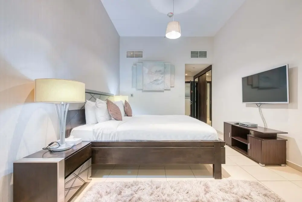 Дубай: Luxury Apt w Private Jacuzzi Overlooking the Water