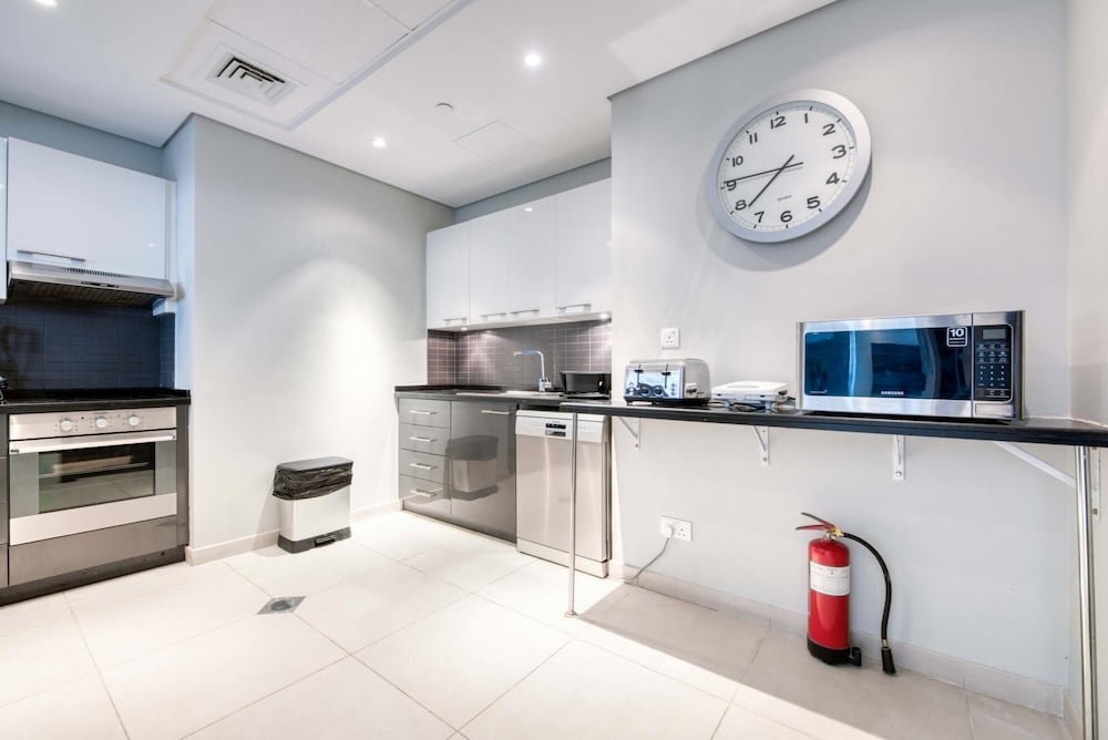 Дубай: Luxury Apt w Private Jacuzzi Overlooking the Water