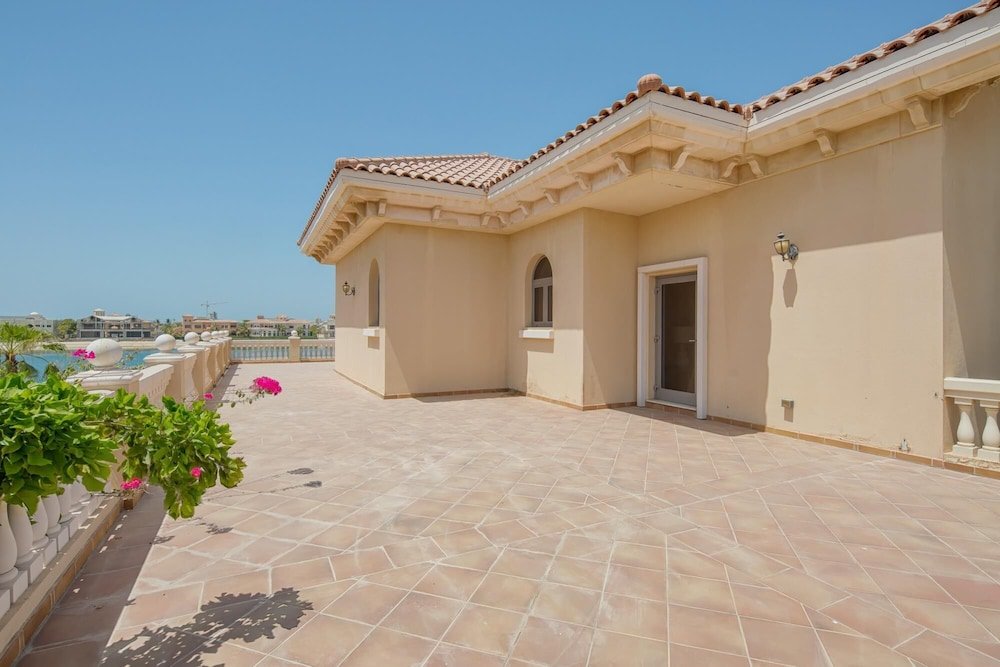Дубай: Palm Jumeirah Beach Front XL Villa w Prvt Pool