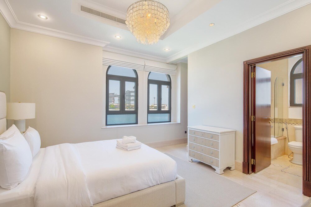 Дубай: Palm Jumeirah Beach Front XL Villa w Prvt Pool
