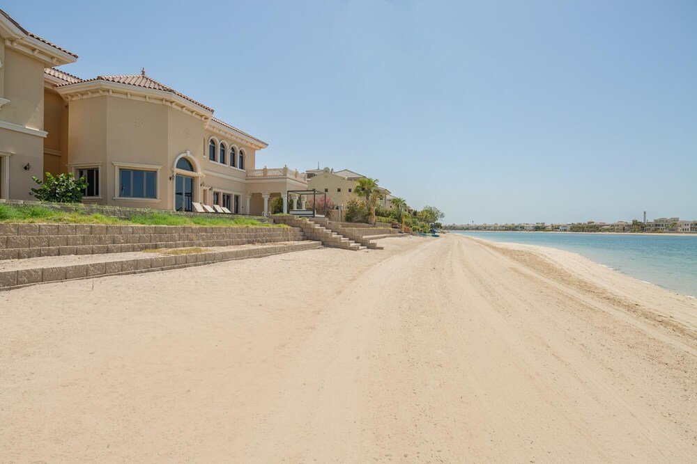Дубай: Palm Jumeirah Beach Front XL Villa w Prvt Pool
