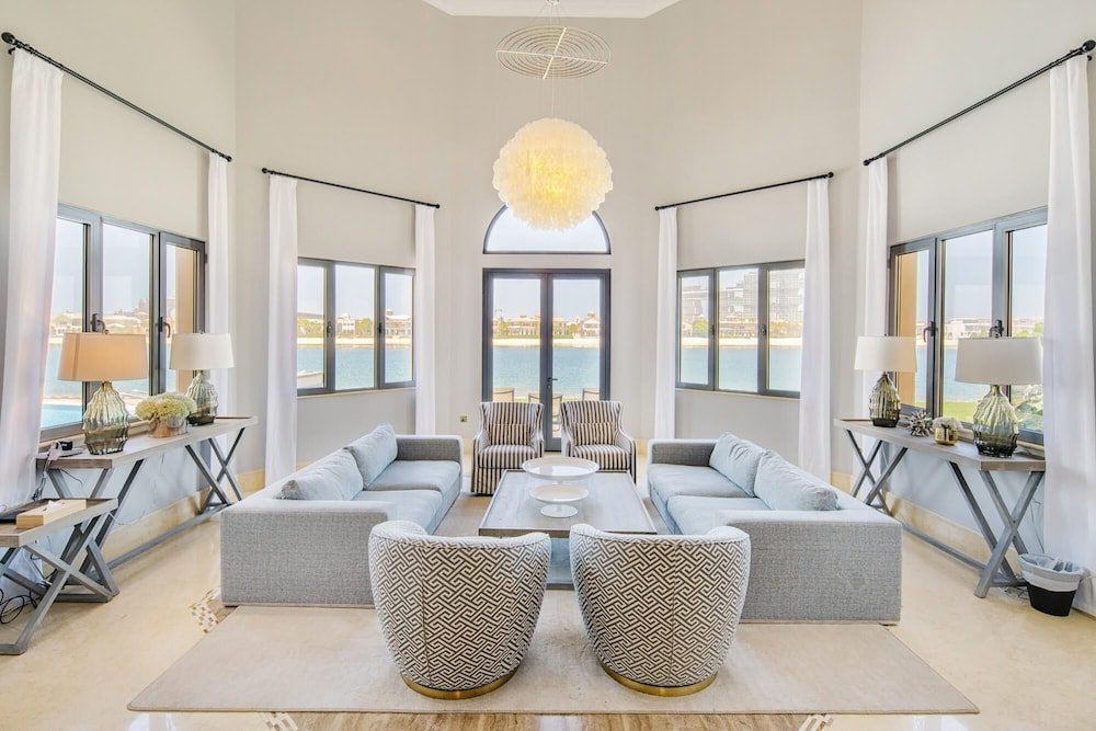 Дубай: Palm Jumeirah Beach Front XL Villa w Prvt Pool