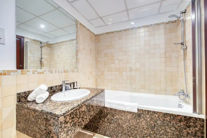 Дубай: Regal Apt Fit for a King w Sea View