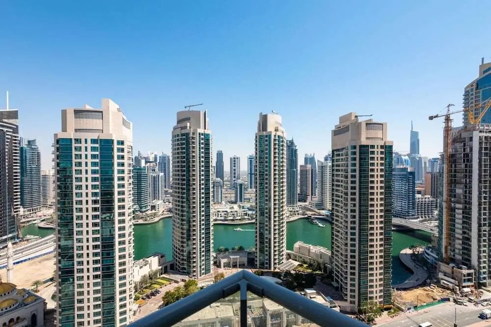Дубай: Maison Privee - Spacious Apt with Beach, Pool and Marina Access
