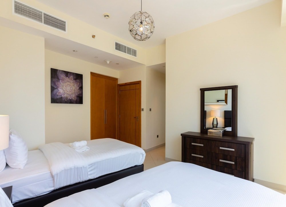 Дубай: Maison Privee - Spacious Apt with Beach, Pool and Marina Access