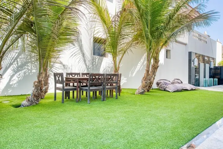 Дубай: Glamourous Beachfront Villa on The Palm w Pool