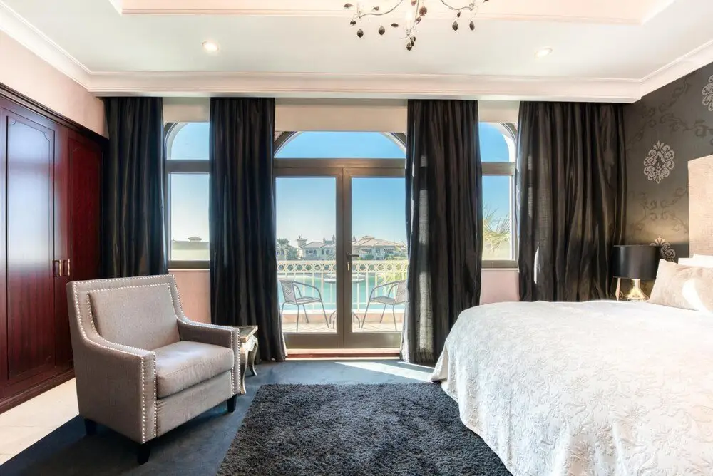 Дубай: Glamourous Beachfront Villa on The Palm w Pool