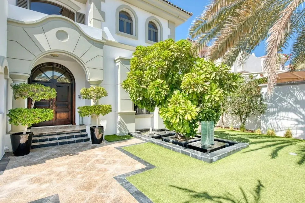 Дубай: Glamourous Beachfront Villa on The Palm w Pool
