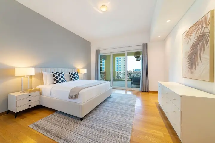 Дубай: Maison Privee - Exclusive Apt with Seafront Views over Palm Jumeirah