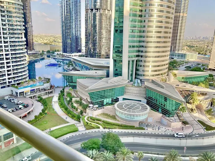 Дубай: Whitesage - Lakefront Apartment Amidst Parks With Lake Access