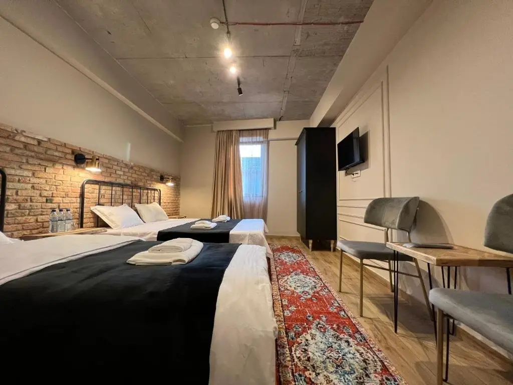 Тбилиси: Отель Twentyone By Vintage Hotel Collections