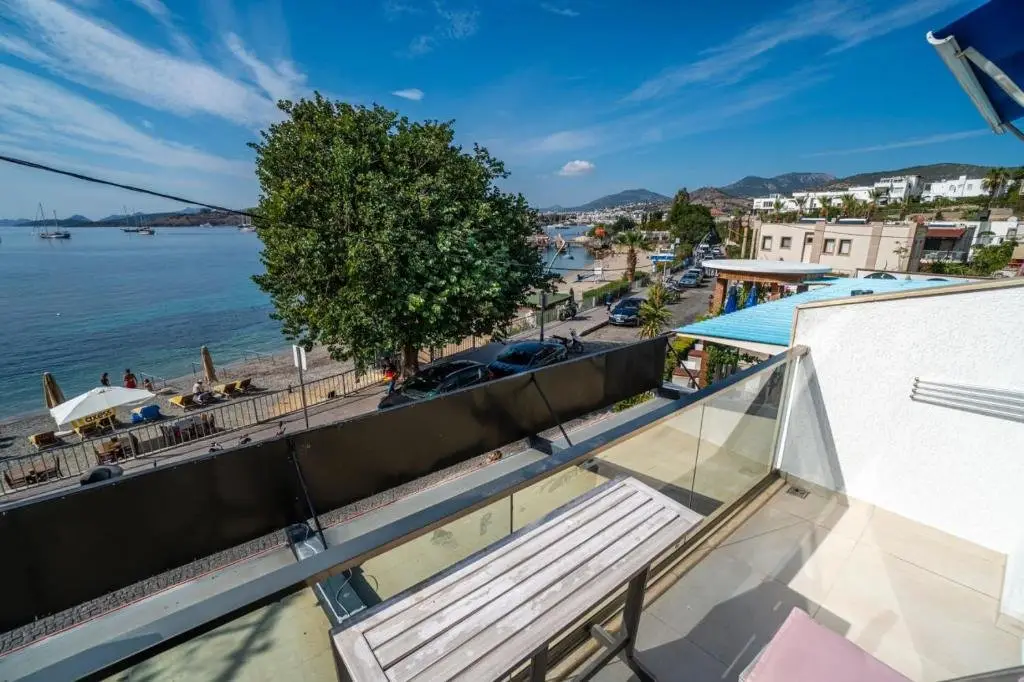 Бодрум: Seafront Flat With Fascinating Sea View in Bodrum