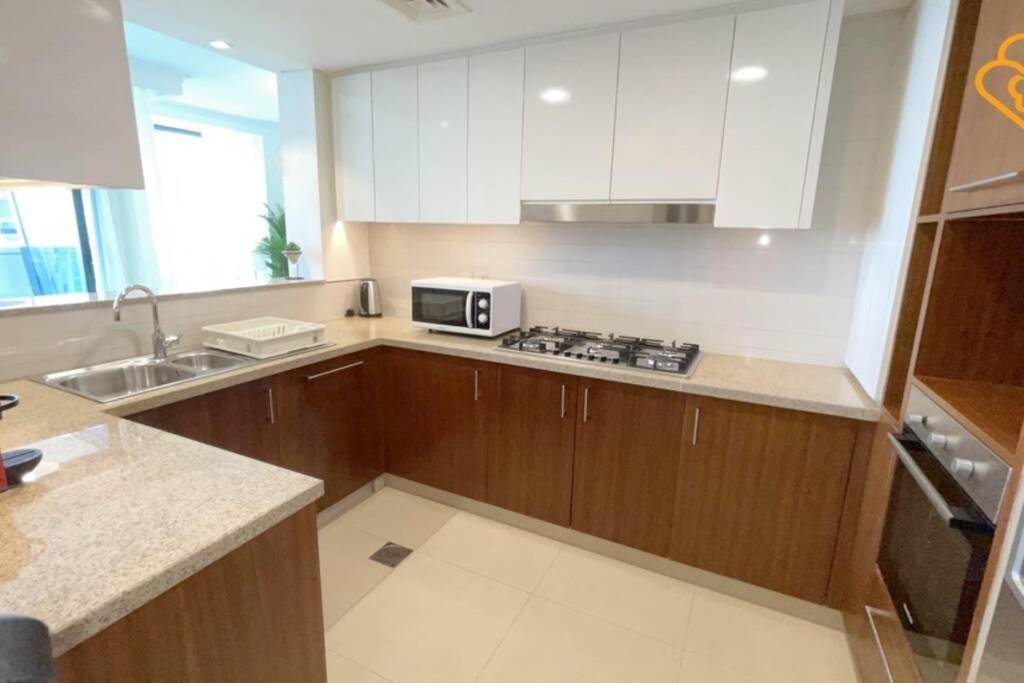 Дубай: Keysplease Burj Vista 3 BR Apt with fascinating Fountain Views, Downtown