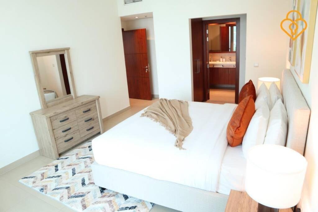 Дубай: Keysplease Burj Vista 3 BR Apt with fascinating Fountain Views, Downtown