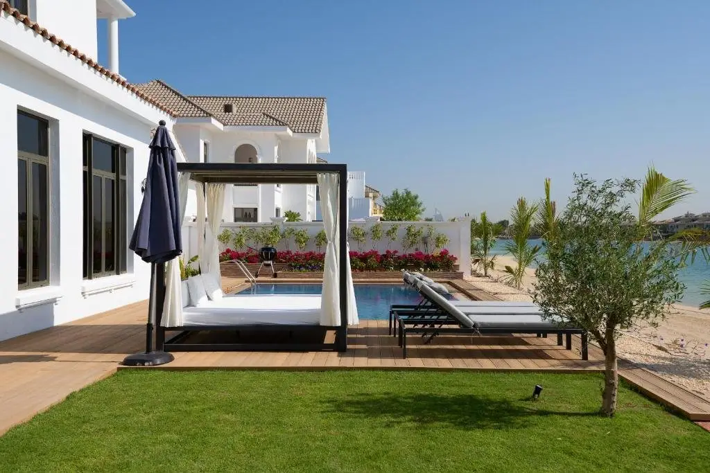 Дубай: Maison Privee - Villa on Beach w Private Pool The Palm Jumeirah