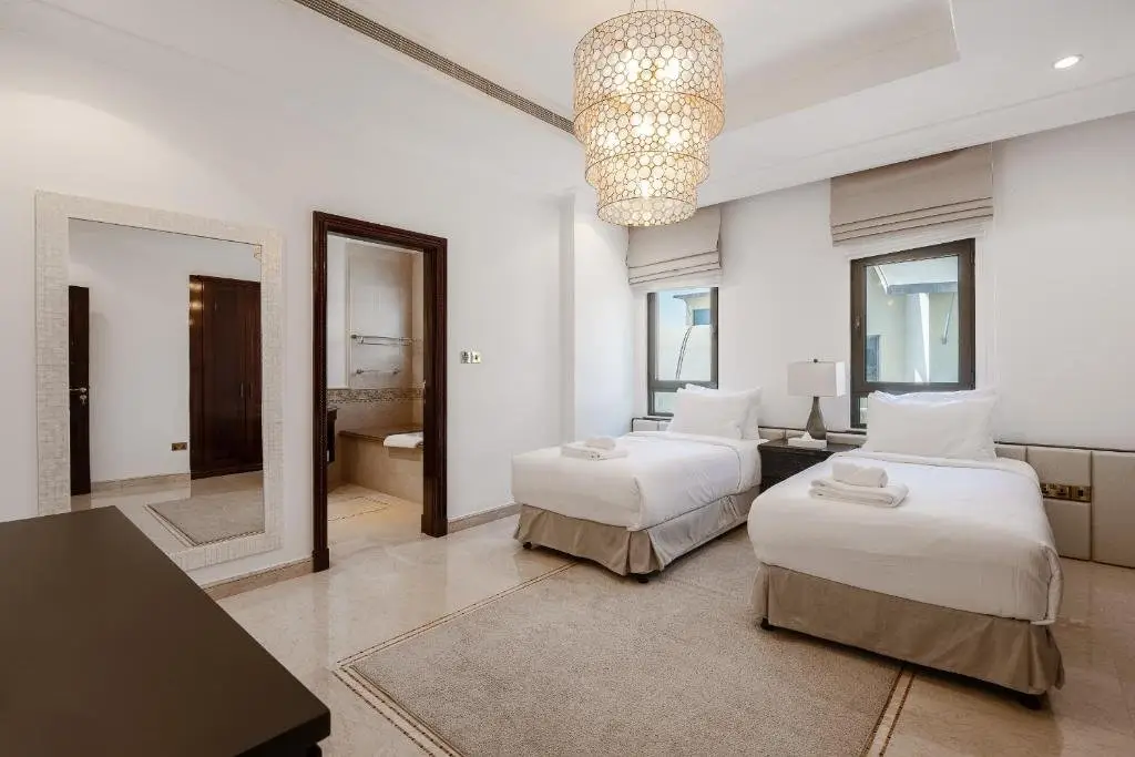 Дубай: Maison Privee - Villa on Beach w Private Pool The Palm Jumeirah