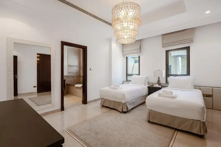 Дубай: Maison Privee - Villa on Beach w Private Pool The Palm Jumeirah