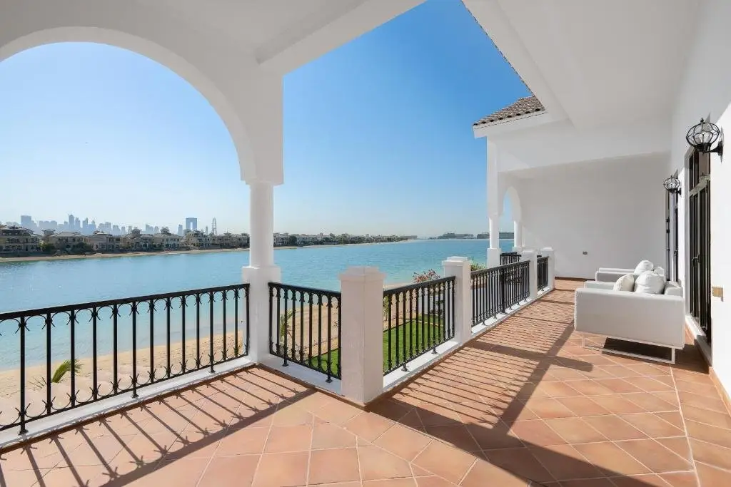Дубай: Maison Privee - Villa on Beach w Private Pool The Palm Jumeirah