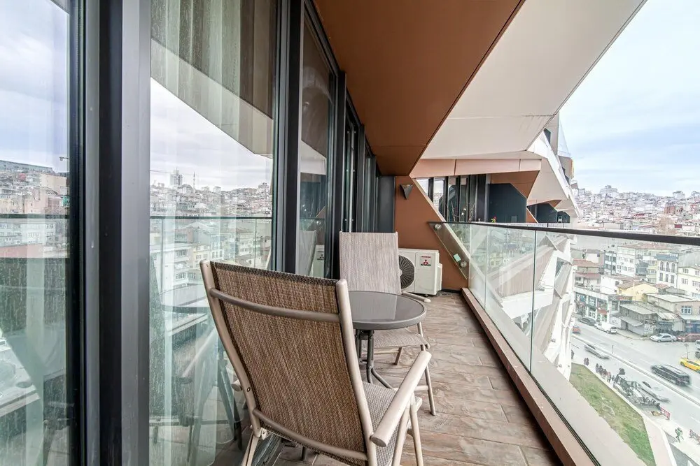 Стамбул: Modern Apartment in Beyoglu With Balcony