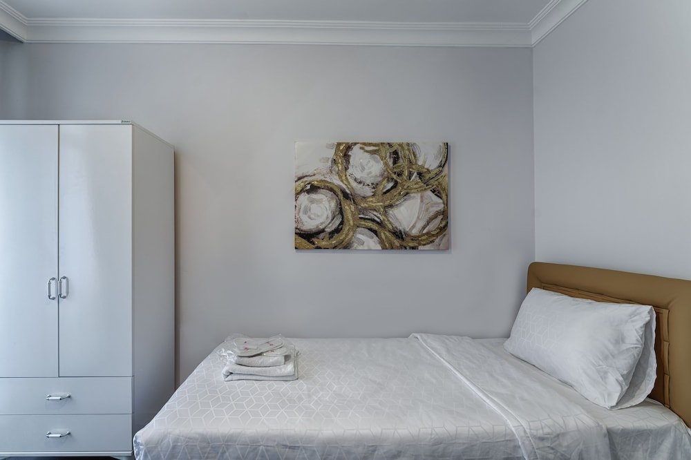 Стамбул: Gorgeous Central 2BR Condo w City Views