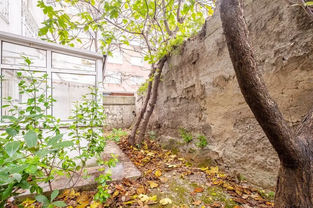 Стамбул: Vibrant Flat Close to Zorlu Center With Backyard