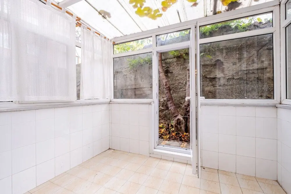 Стамбул: Vibrant Flat Close to Zorlu Center With Backyard