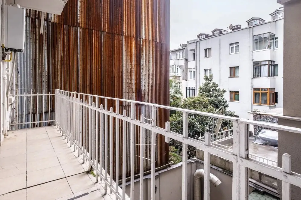 Стамбул: Centrally Located Apartment With Balcony in Sisli