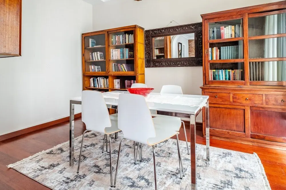 Стамбул: Centrally Located Apartment With Balcony in Sisli