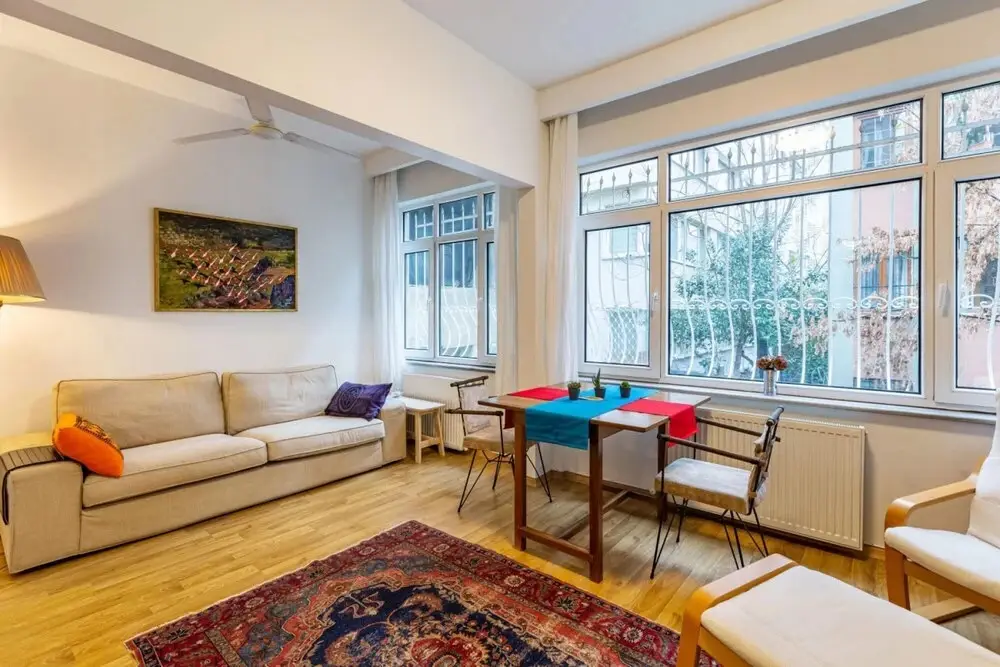 Стамбул: Vibrant Flat in Cihangir With Central Location