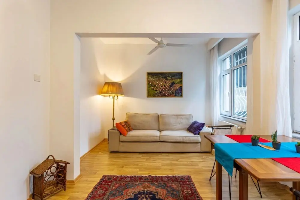 Стамбул: Vibrant Flat in Cihangir With Central Location