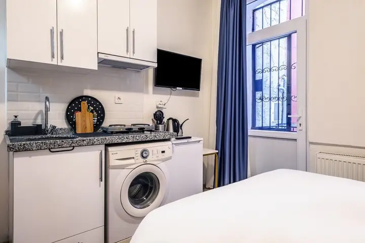 Стамбул: Central And Chic Studio Flat With Balcony In Sisli
