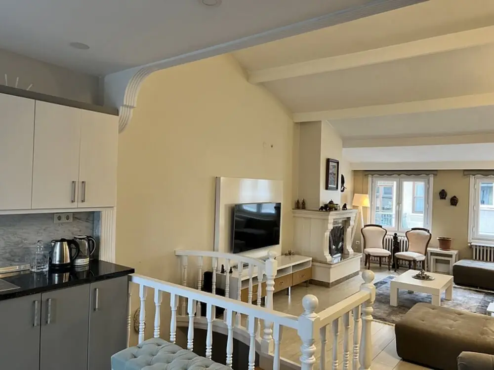 Стамбул: Sleek Flat Close to Osmanbey Metro Station