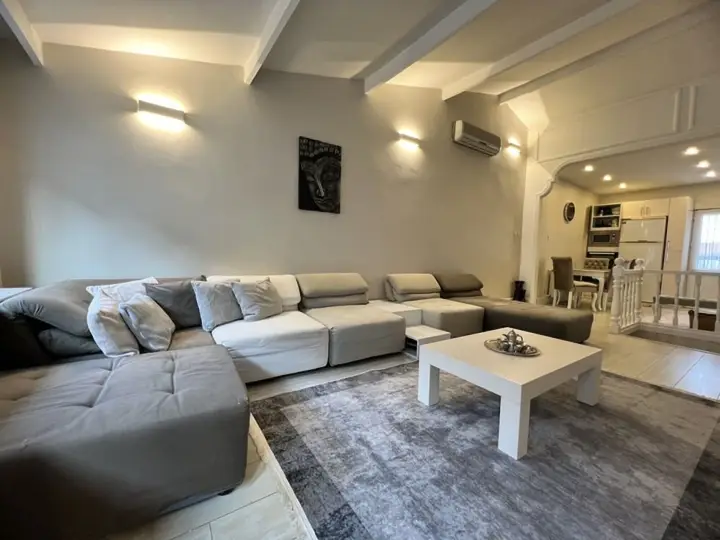 Стамбул: Sleek Flat Close to Osmanbey Metro Station
