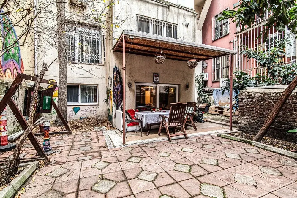 Стамбул: Cozy Home With Backyard in Sisli