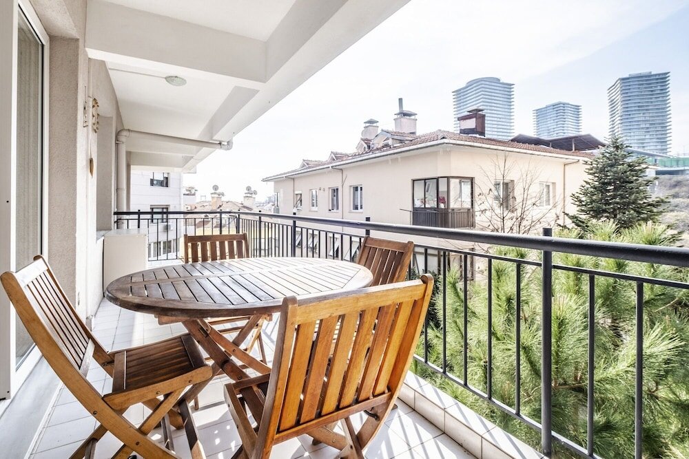 Central Flat With Balcony Near Zorlu Center — фото 1