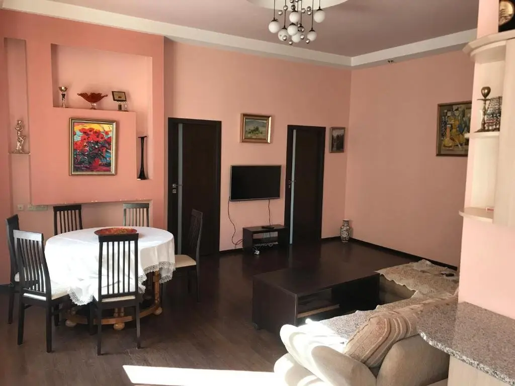 Ереван: Comfortable Apartment In City Center