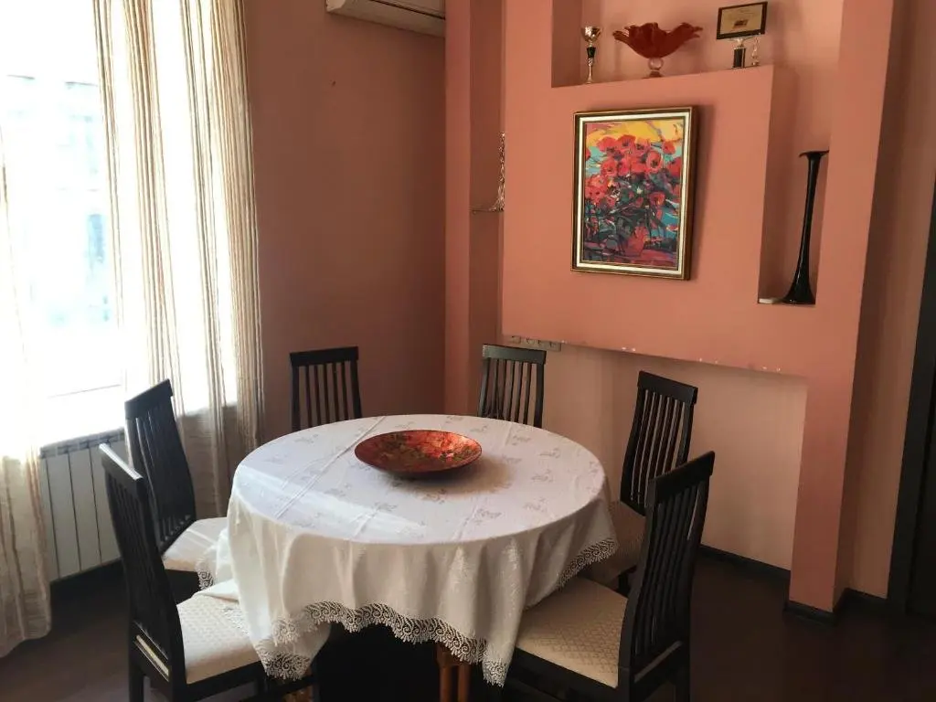 Ереван: Comfortable Apartment In City Center