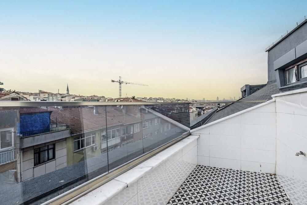 Стамбул: Centrally Located Flat With Balcony In Uskudar