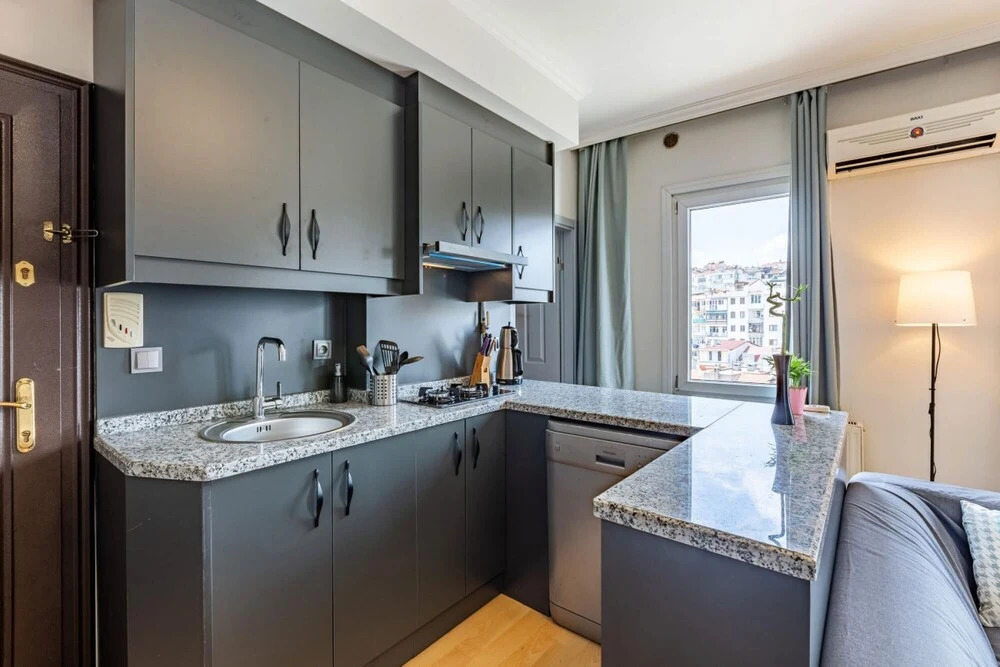 Стамбул: Central and Modern Flat with City View in Sisli