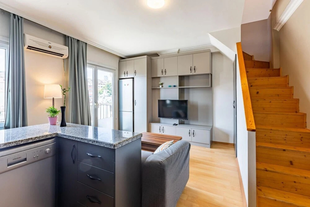 Стамбул: Central and Modern Flat with City View in Sisli